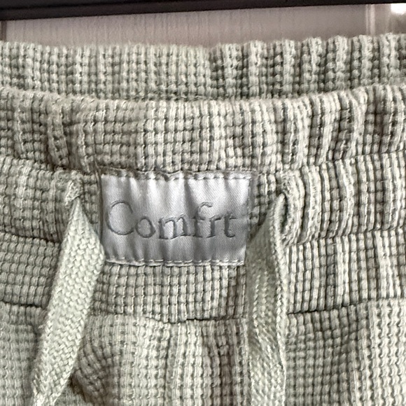 Comfrt Women's Green Waffle Knit Shorts - Picture 2 of 3